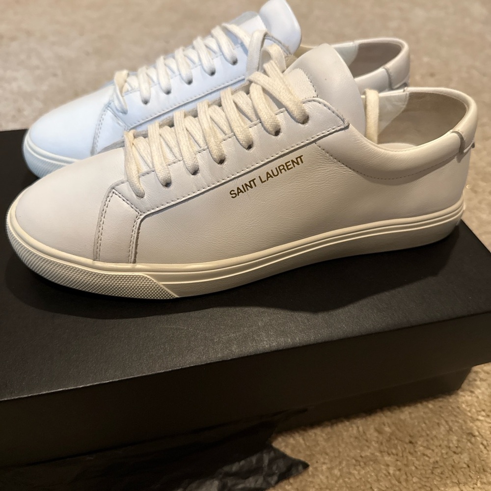 Saint Laurent White Athletic Shoes Sleek Design